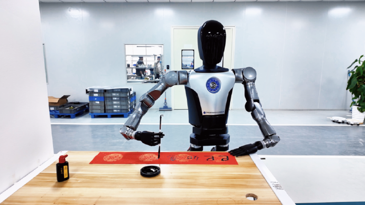 人形機器人進廠“實習(xí)” 探索智能機器人的研發(fā)與應(yīng)用
